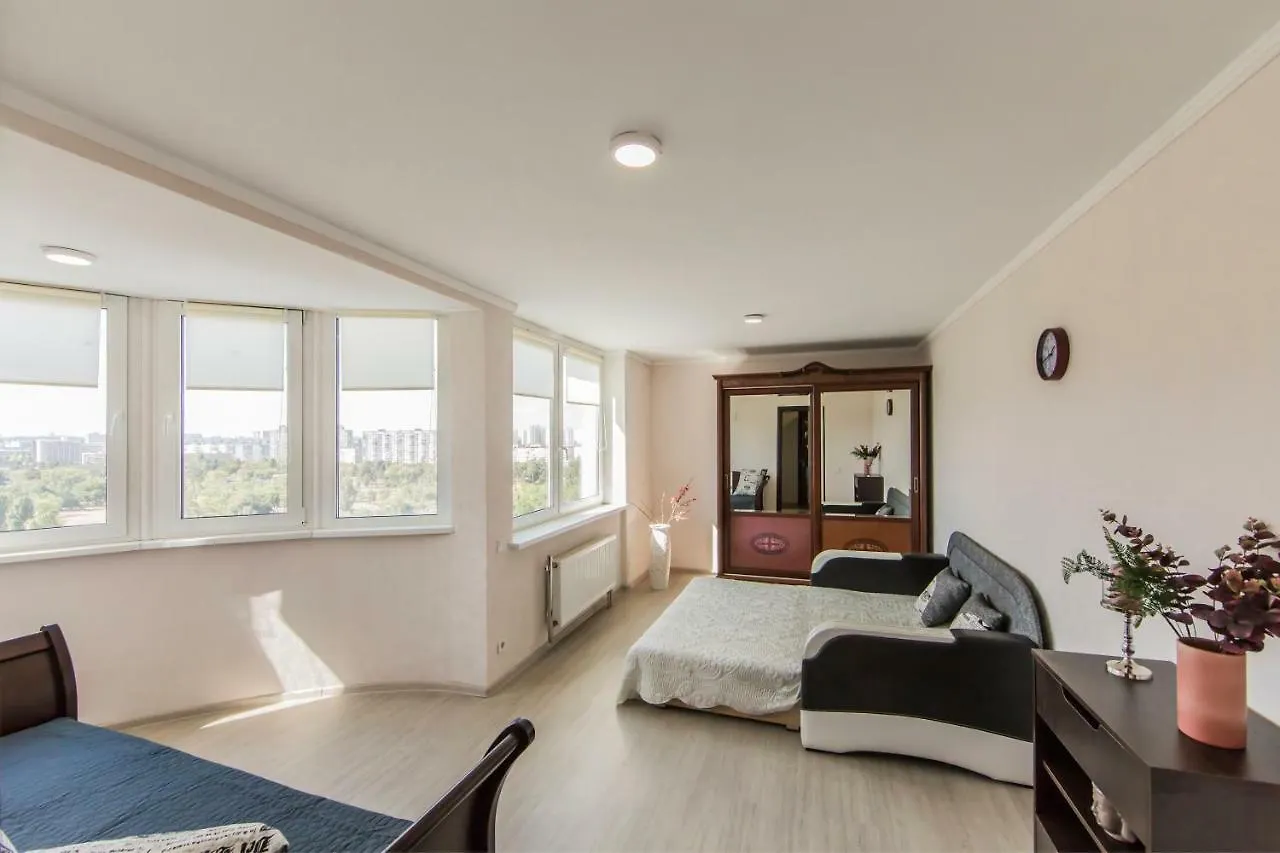 Super View, Luxury Apartment Near Chernihiv Metro. Kijów